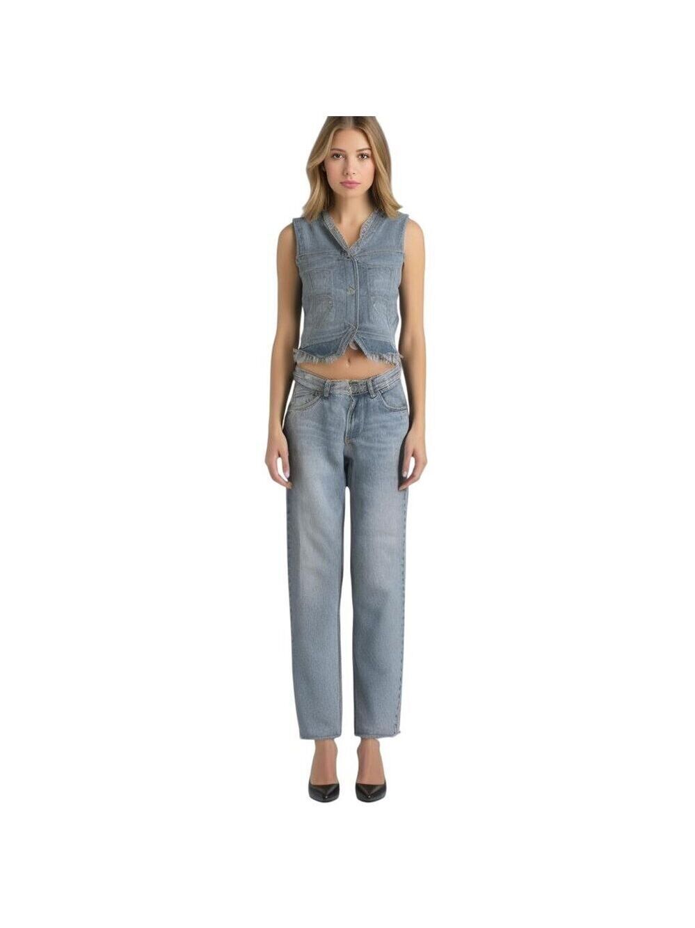 Zara Straight Legged Frayed Bottom Jeans Size 0